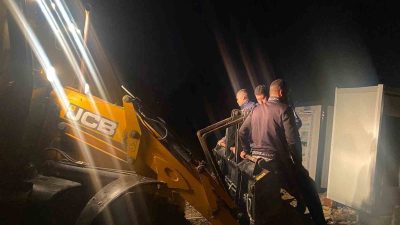 Meteorolojini turuncu kodlu uyarı verdiği Hatay’da aniden bastıran sağanak yağışla