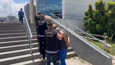 Hatay Emniyet Müdürlüğü görevlileri, aranan şahısların yakalanmasına yönelik gerçekleştirdikleri operasyonlarda