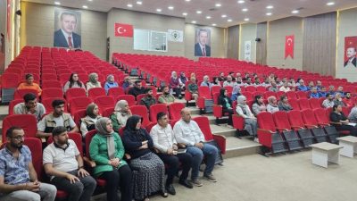 Altınözü Belediye Başkanı Rıfat Sarı, belediye personeliyle bir araya gelerek