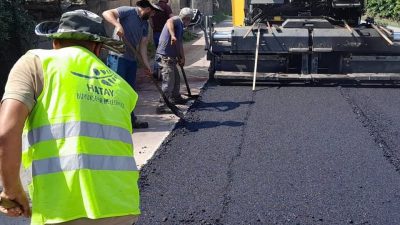 Hatay Büyükşehir Belediyesi yetkilileri, kendilerine gelen şikayetler arasında yolların bozuk