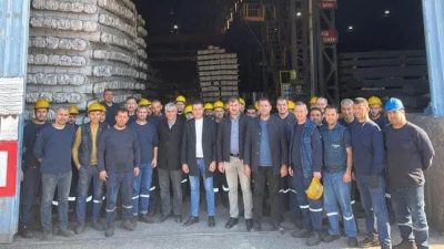 İskenderun’un metal fabrikalarından biri olan Yolbulan Metal’de çalışan işçileri temsil
