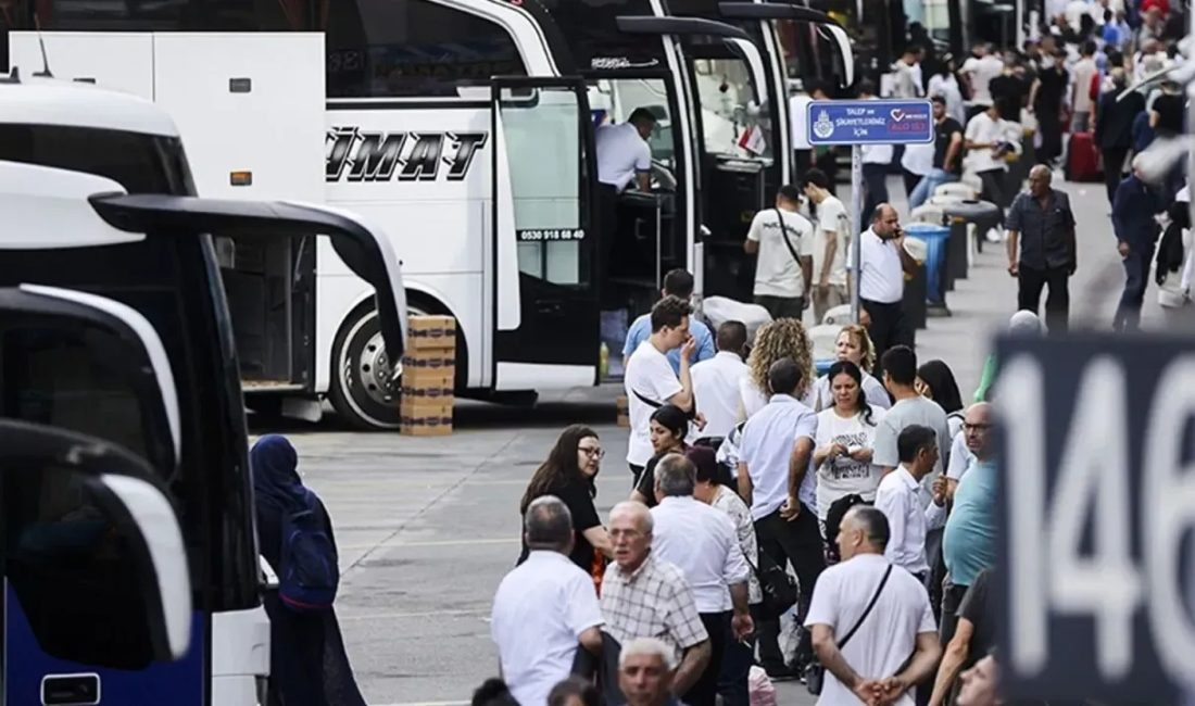 Şehirlerarası otobüslerde seyahat eden