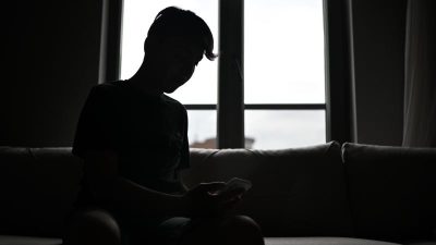 Ankara’da okuldan eve dönerken sokaktaki başıboş köpeklerin saldırısını uğrayan ve