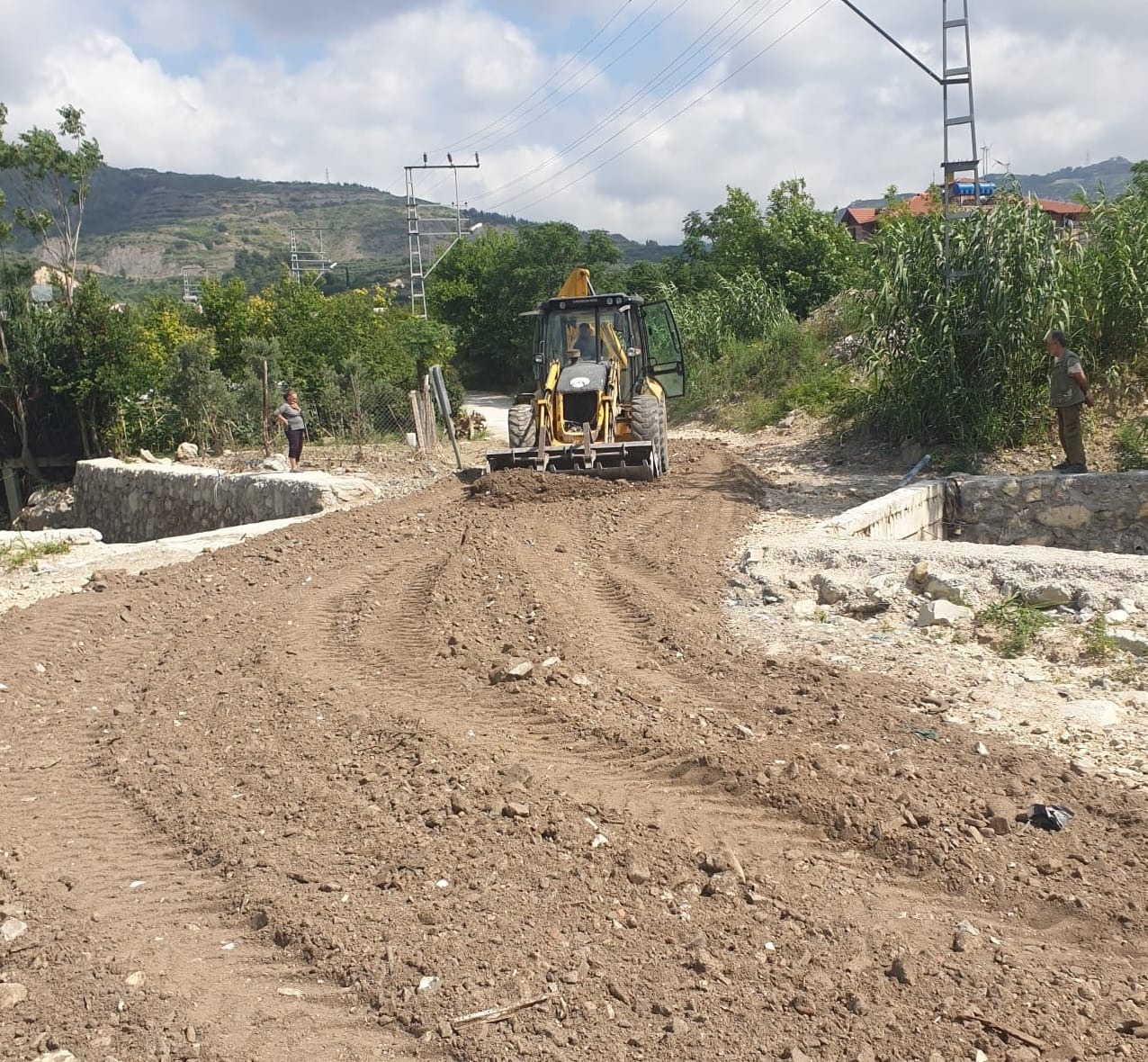 Samandağ Belediyesi ekipleri sahada