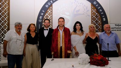 Antakyalı resim sanatçıları Zeynep ile Naim Gülbol çiftinin oğlu Ahmet