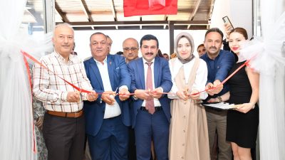 Belen ilçesindeki bir düğün salonunda gerçekleştirilen etkinlikte, merkezin açtığı kurslara