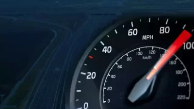 Hatay’ın Erzin ilçesi ile Adana arasında bulunan E-5 karayolunda hız