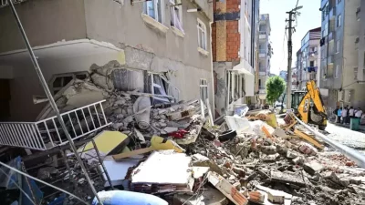 İstanbul Bahçelievler Zafer Mahallesi Yadigar Sokak’ta bulunan 7 katlı bir