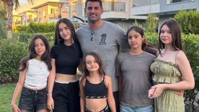 Önceki günlerde, Hatayspor’un sportif direktörü Taner Savut’un ailesini ziyaret eden