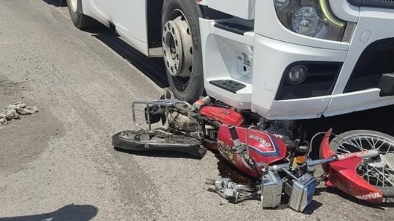 Tır ile Motosiklet Çarpıştı: 1 Yaralı