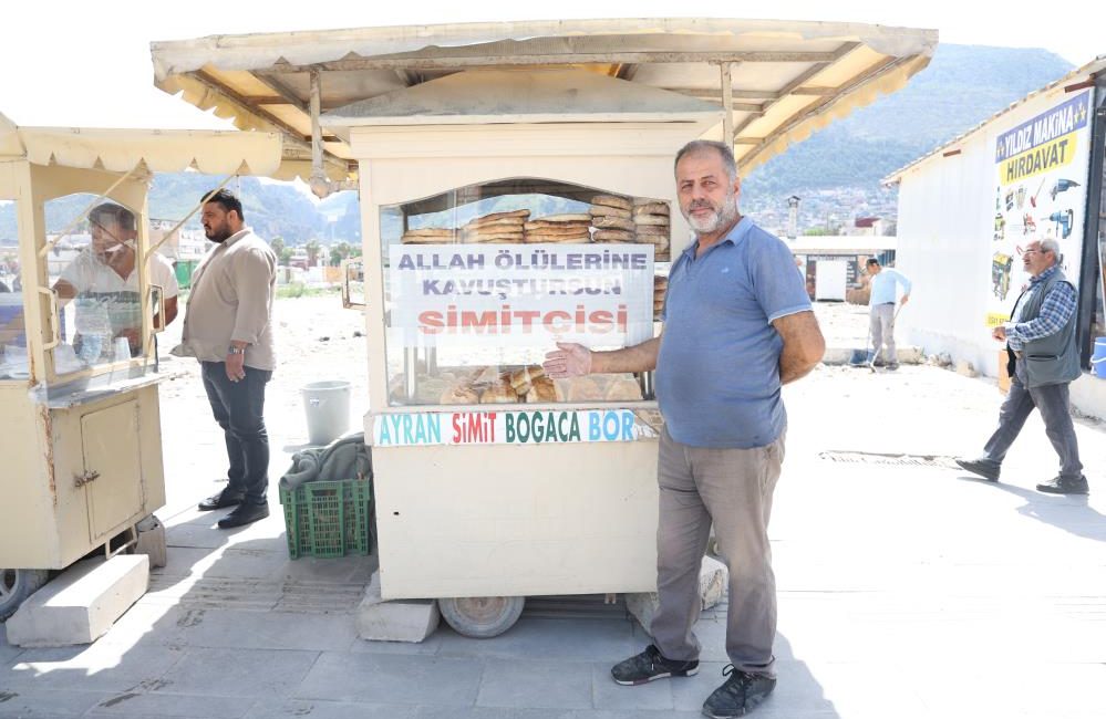 Hatay’ın Antakya ilçesinde 34 yıldır simit satarak ailesini geçindiren 56