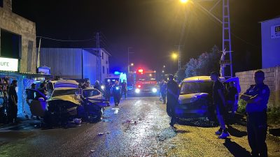 Hatay’ın Dörtyol ilçesinde otomobil ile hafif ticari aracın çarpışması sonucu