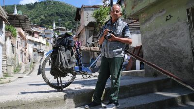 Hatay'ın merkez Antakya ilçesinde yaşayan 78 yaşındaki foto muhabiri, fahri