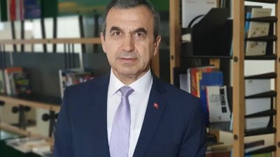 Emekli Tuğgeneral, öğretim görevlisi Dr. Naim Babüroğlu Suriyeli mültecilerin evlerine