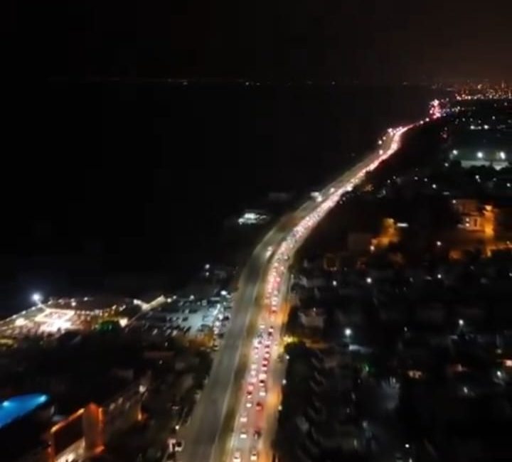 Bayram tatili dolayısıyla Arsuz ilçesi adeta tarihi günler yaşadı. Başta