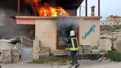 Hatay’ın Belen ilçesi Muhlishali Mahallesi’nde bir fırının odun deposunda bilinmeyen