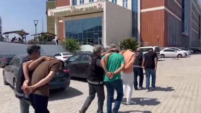 Hatay Emniyet Müdürlüğü ekipleri, İskenderun’un Pınarbaşı Mahallesi’nde meydana gelen yağma