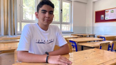 Kahramanmaraş merkezli Ebrar Siteleri'nde yaşanan deprem felaketinde sağ kurtulan Efe