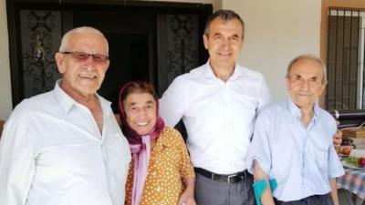 İstanbul Aydın Üniversitesi öğretim üyesi ve Anadolu Gazetesi yazarı Emekli