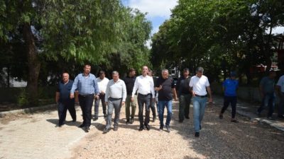 Antakya Belediye Başkanı İbrahim Naci Yapar, Narlıca Mahallesi’nde gerçekleştirilen temizlik