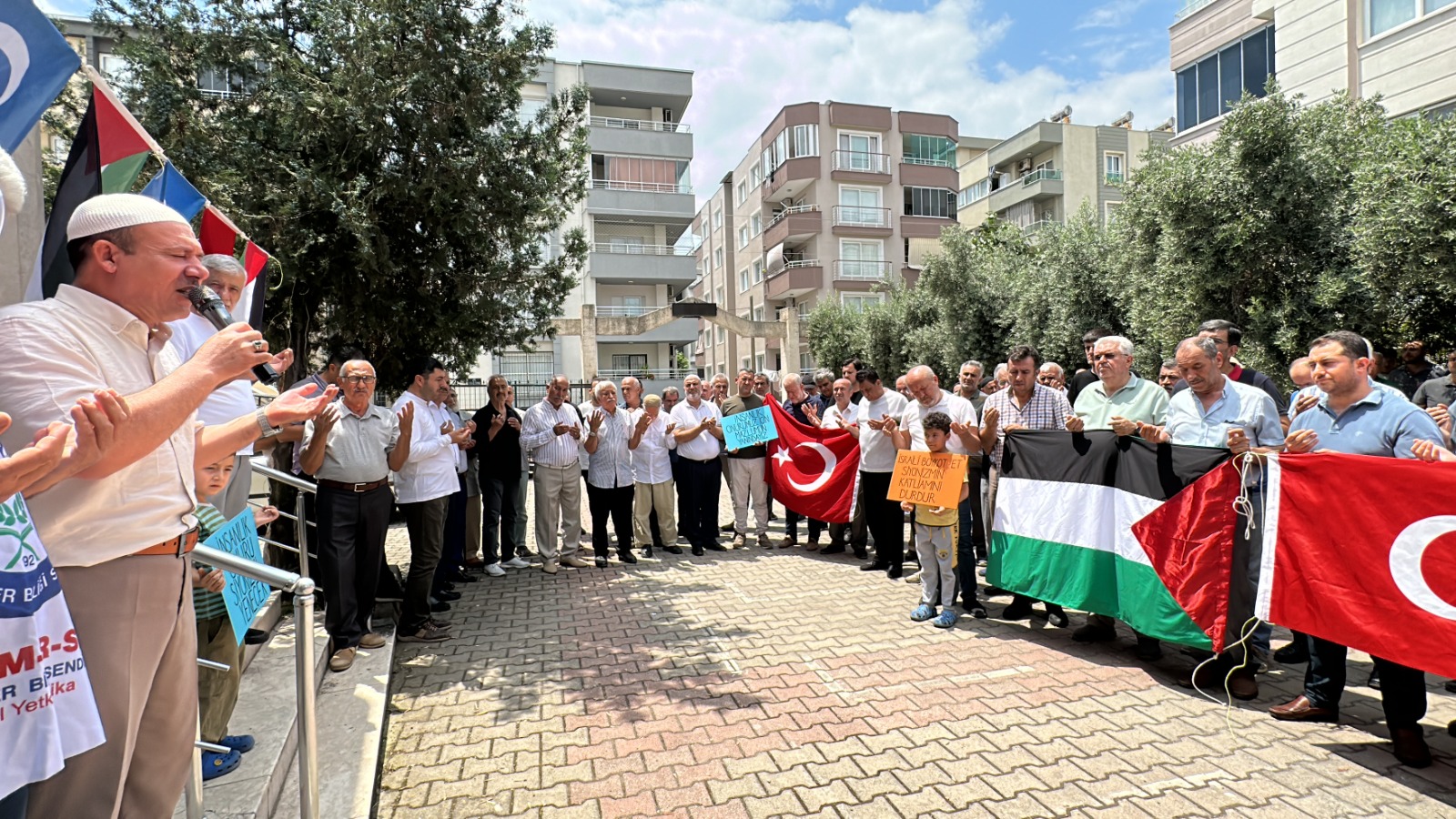 İsrail’in Gazze’ye saldırıları protesto edildi