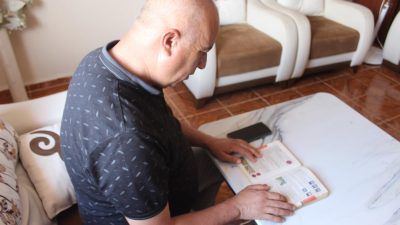 Hatay’da yaşayan Abdurrahman Çelik, 13 yıldır ehliyet alabilme hayaliyle girdiği