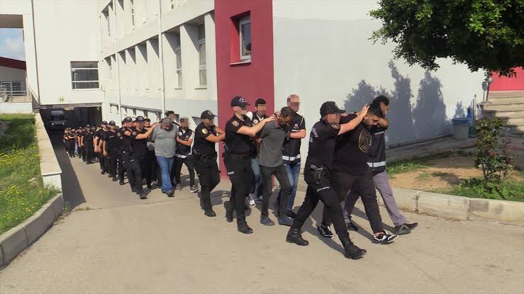 Adana merkezli organize suç örgütüne yönelik “Kuyu-1” operasyonunda gözaltına alınan