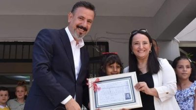 Arsuz Belediye Başkanı Sami Üstün, geçtiğimiz hafta sonunda okuduğu ilkokula