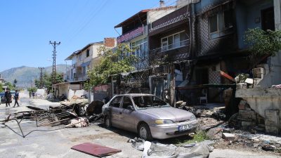 Hatay’ın merkez Antakya ilçesinde, hurdaya çıkmış çeşitli yapı malzemelerinin bulunduğu