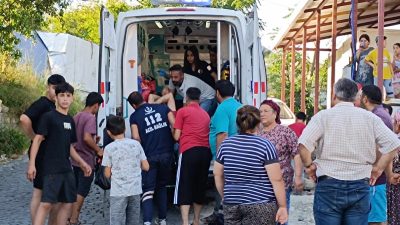 
Hatay'ın Samandağ ilçesinde dengesini kaybederek inşaattan düşen işçi ağır yaralandı.