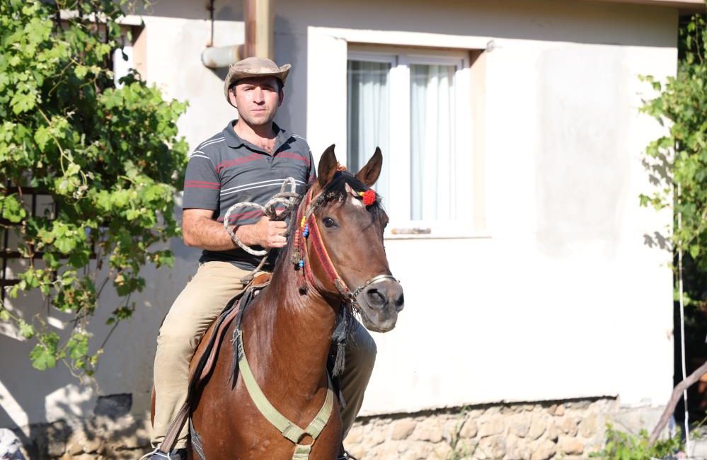 Hatay’da 10 yıldır bıçakçılık yapan İbrahim Koşar’ın, ünlü aktörleri aratmayan