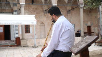 Hatay'da 1574'te yaptırılan Payas 2. Selim Camisi'nin imamı İbrahim Gülcü,