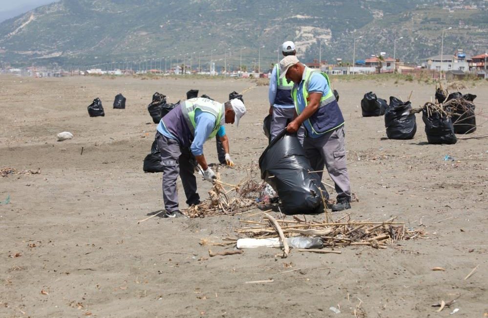 Hatay Büyükşehir Belediyesi ekipleri,