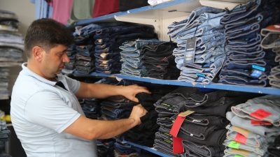 Depremlerin yıkıma neden olduğu Hatay’ın merkez Antakya ilçesinde prefabrik çarşı