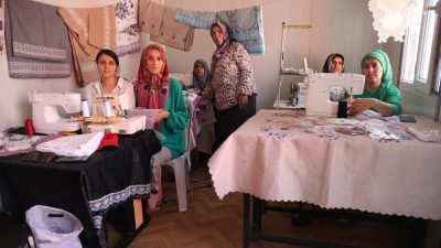 Hatay’ın Kumlu ilçesinde Halk Eğitim Merkezi tarafından açılan kursta, kadınlar