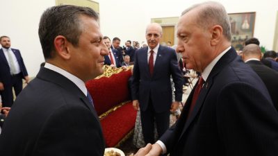 Cumhurbaşkanı Recep Tayyip Erdoğan ile CHP Genel Başkanı Özgür Özel’in