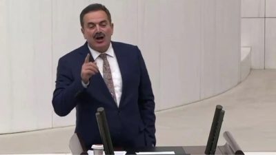 Meclis Genel Kurulu’nda, AK Parti Milletvekili Haluk İpek’in eli cebinde