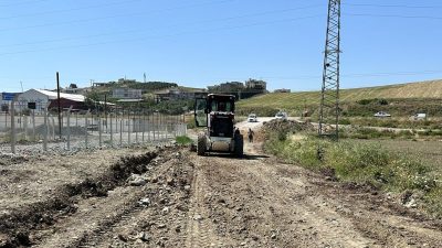 Antakya Belediyesi Fen İşleri Müdürlüğü ekipleri, şehir genelinde yol çalışmalarını