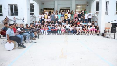 Hatay’ın Defne ilçesinde yaşayan 50 depremzede öğrenci, yıl sonu etkinliğinde