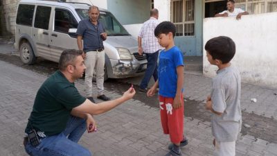 Hatay’ın Kırıkhan ilçesinde polis ekipleri, Barbaros Mahallesi’nde bayram öncesi asayiş