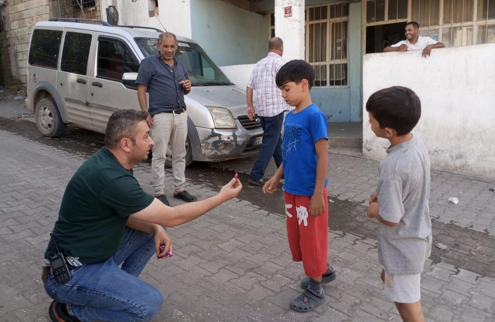 Hatay’ın Kırıkhan ilçesinde polis ekipleri, Barbaros Mahallesi’nde bayram öncesi asayiş