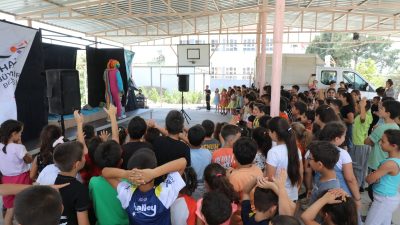 Hatay Büyükşehir Belediyesi (HBB) Şehir Tiyatrosu ekibi, 15 ilçeyi gezerek