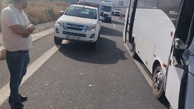 İskenderun D91 Karayolu üzerinde işçi servisi ile tırın karıştığı trafik