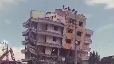 Hatay’ın Antakya ilçesinde, Kahramanmaraş merkezli depremlerde ağır hasar alan binaların