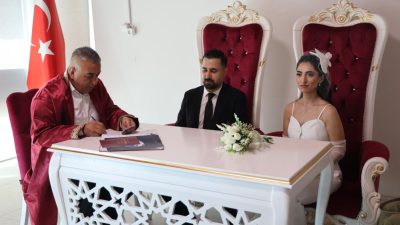 Depremin vurduğu Hatay’da Kurban Bayramı’nı fırsat bilen çiftler, nikah işlemleri