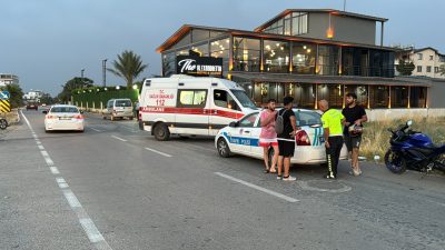 Hatay’ın Arsuz ilçesinde meydana gelen trafik kazasında, iki motosikletin çarpışması