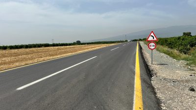 Hatay’da Erzin-Dörtyol arasında yapımı devam eden 11,5 kilometrelik yol çalışmasında
