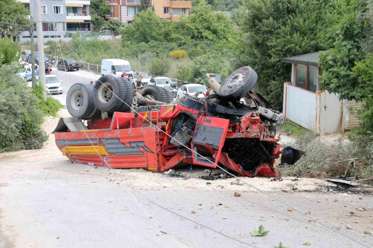 Dursunlu’daki kamyon kazası kameralara yansıdı