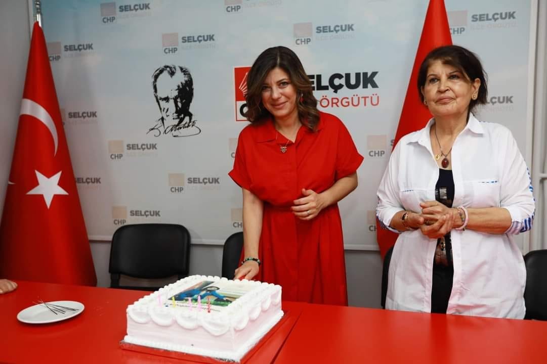 Efes CHP’li kadınlara başkan Nihal Mengüllüoğlu