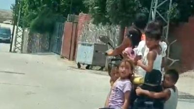 Hatay’ın Erzin ilçesinde çocuk sürücünün kullandığı elektrikli motosiklete 8 çocuğun